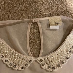Buckle Sheer shirt with pearl and stud collar